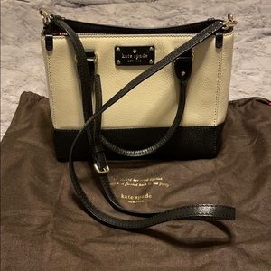 Cream & black Kate Spade bag with crossbody strap